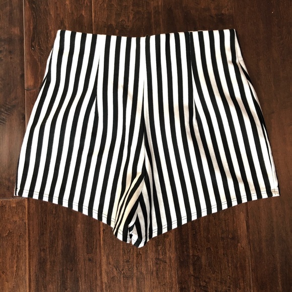High waisted stripe shorts - Picture 1 of 3